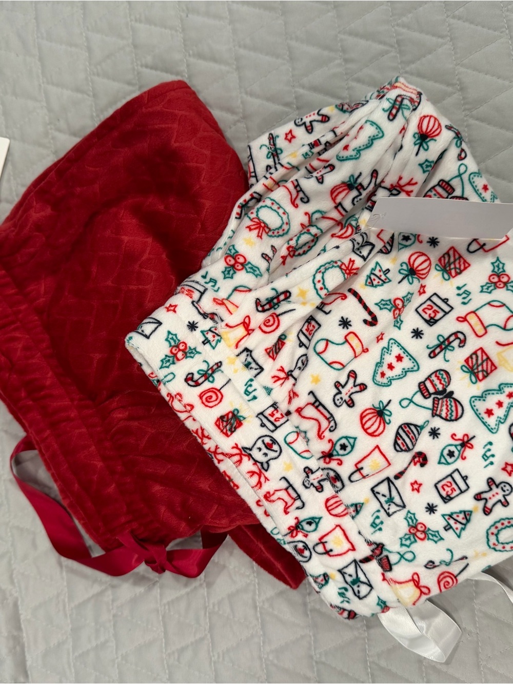 Nordstrom Women’s Holiday Fleece Pajama Shorts Set - Red & White Multi